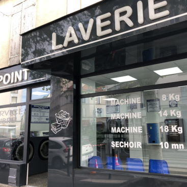 Laverie automatique Montreuil 93 - 34 Rue de Lagny - Entrée et Vitrine Machine 8 14 et 18 kg
