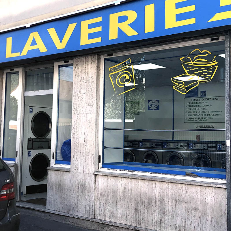 Laverie automatique Montreuil 93 - 222 rue de Romainville - Entrée et Vitrine Machine 7 13,5 et 18 kg